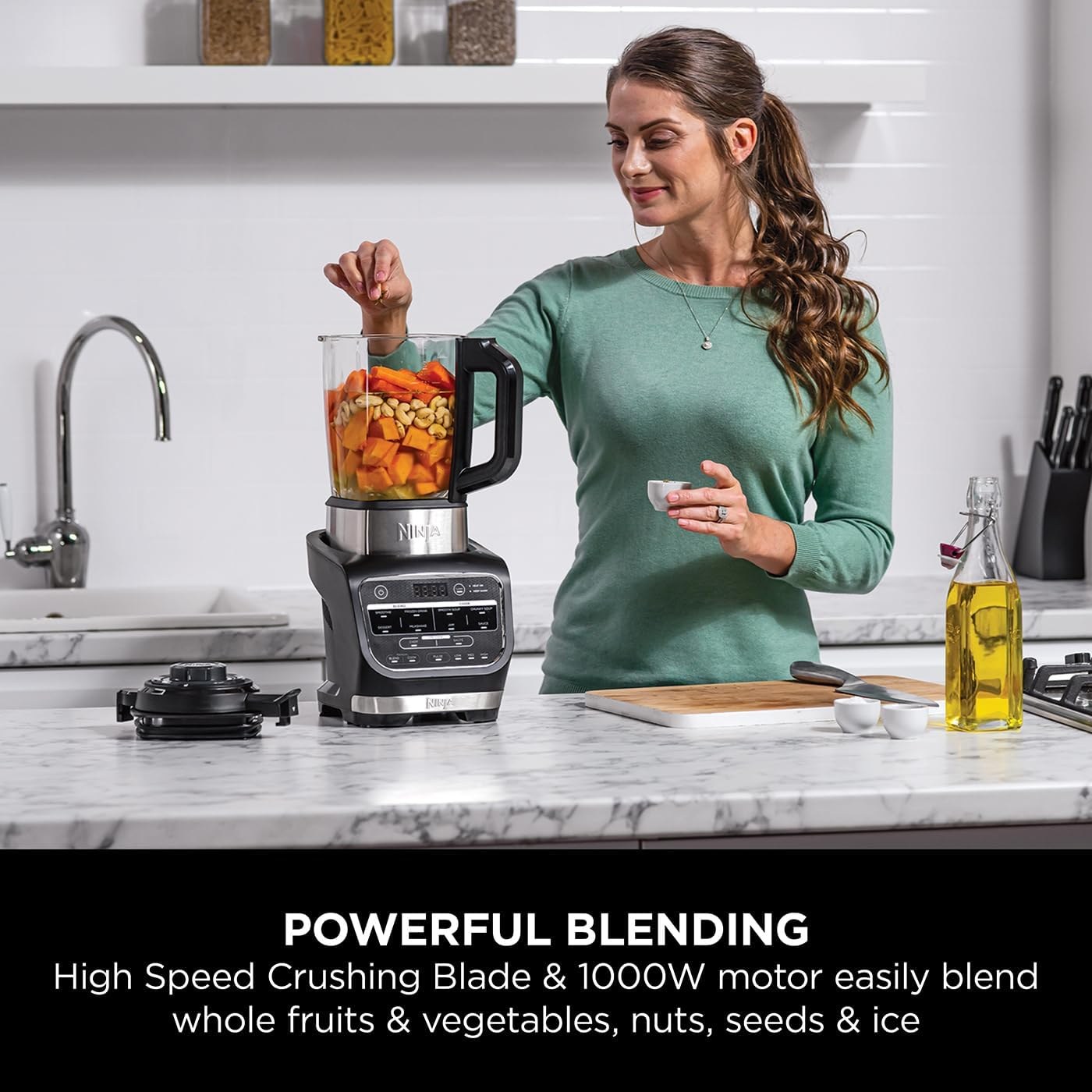 Splash-free lid and tamper on the Ninja Foodi Blender
